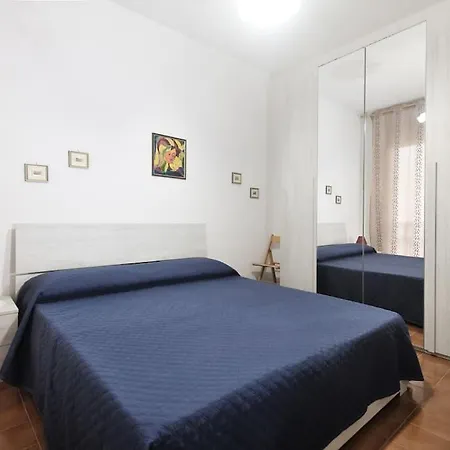 500 Mt Dal Mare Angela's Apartman